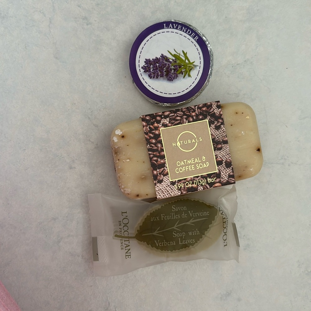 1 L’Occitans soap bar with 2 Naturals soap bar